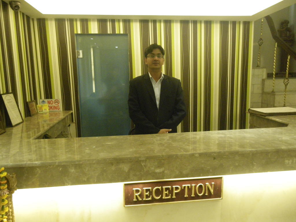 Hotel Metro Continental Delhi  Exterior foto
